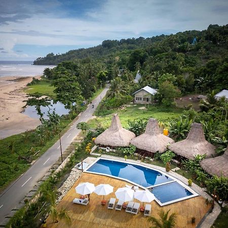 Three Queen Villa And Homestay Waikabubak Eksteriør bilde