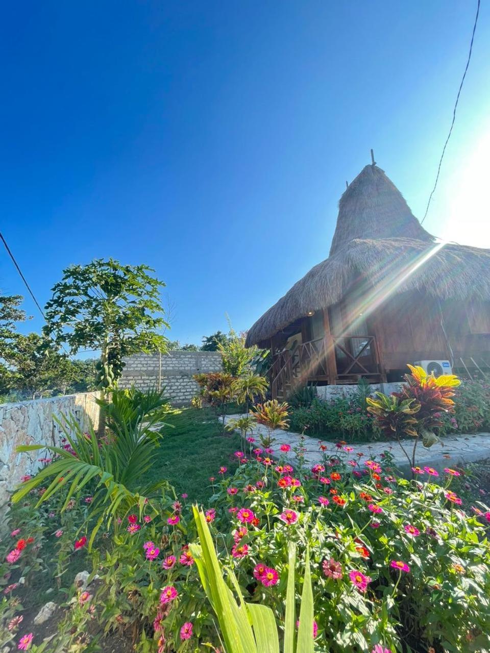 Three Queen Villa And Homestay Waikabubak Eksteriør bilde