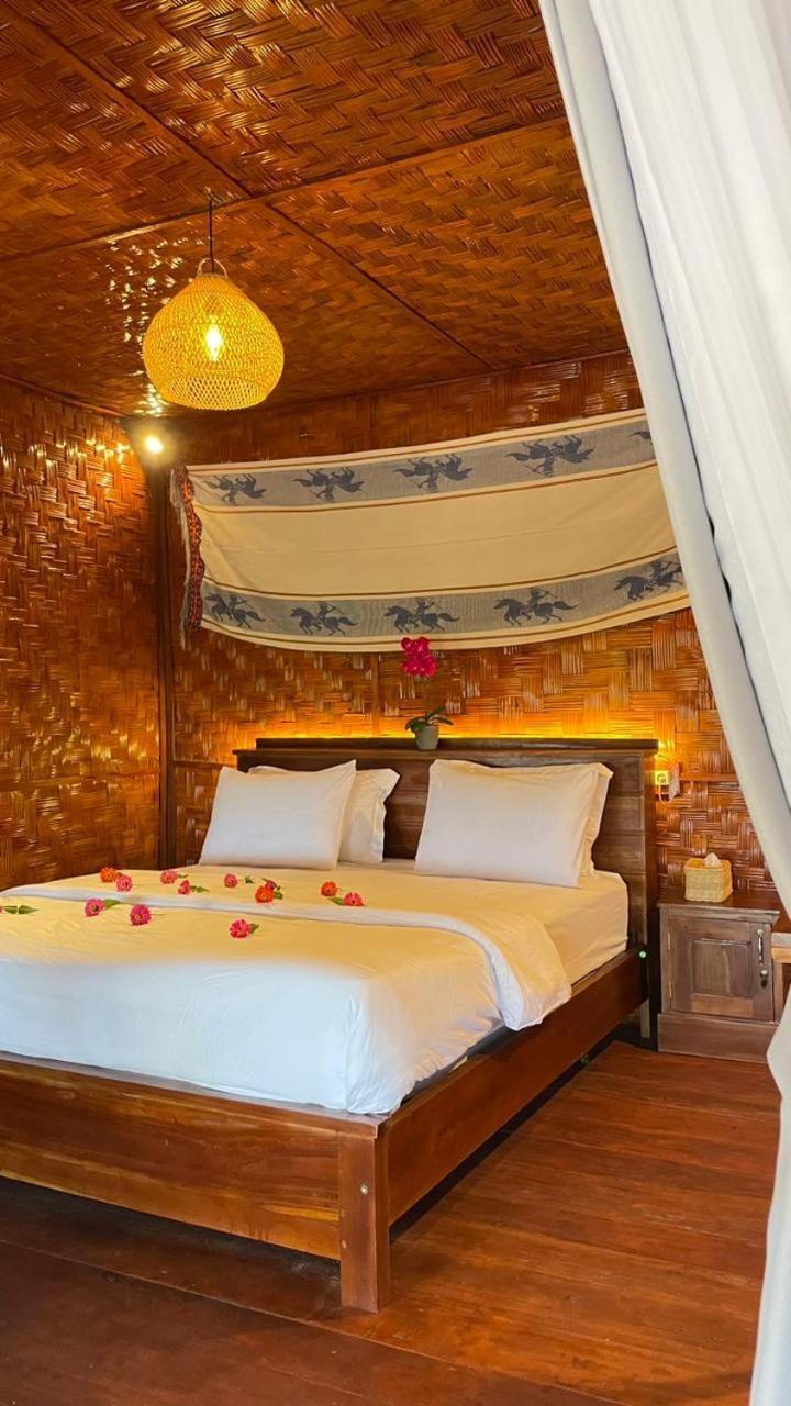 Three Queen Villa And Homestay Waikabubak Eksteriør bilde