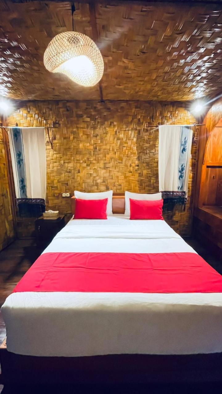 Three Queen Villa And Homestay Waikabubak Eksteriør bilde