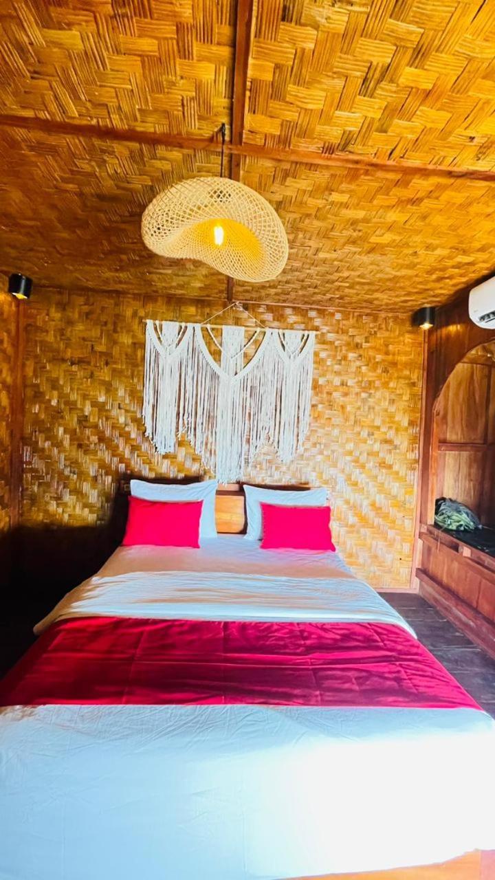 Three Queen Villa And Homestay Waikabubak Eksteriør bilde