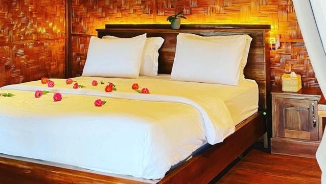 Three Queen Villa And Homestay Waikabubak Eksteriør bilde