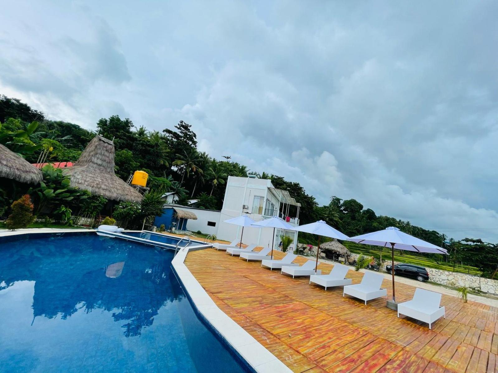 Three Queen Villa And Homestay Waikabubak Eksteriør bilde