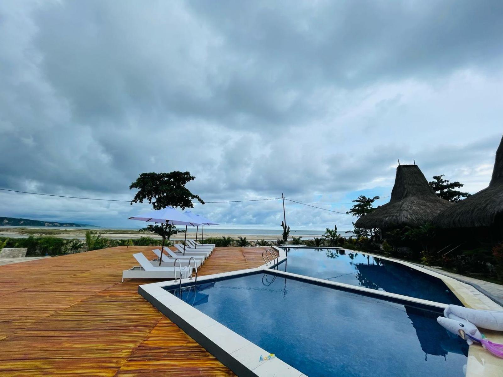 Three Queen Villa And Homestay Waikabubak Eksteriør bilde