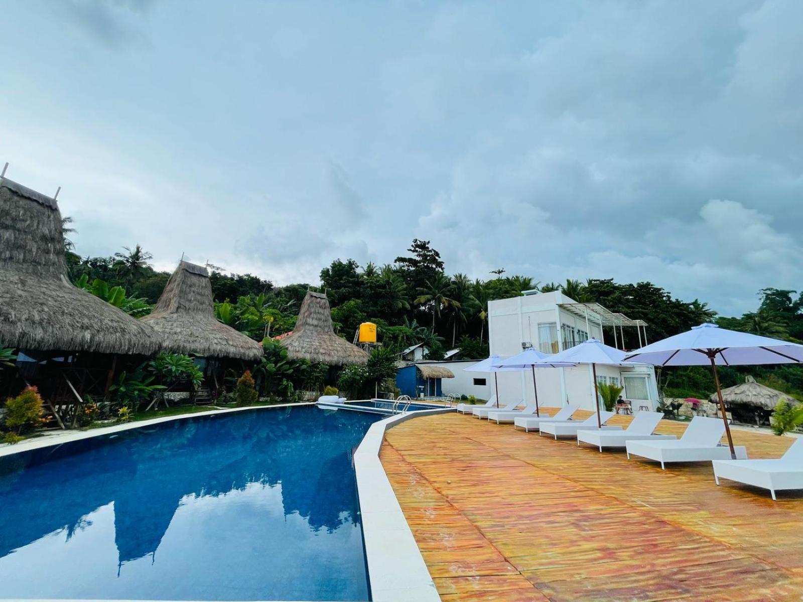 Three Queen Villa And Homestay Waikabubak Eksteriør bilde