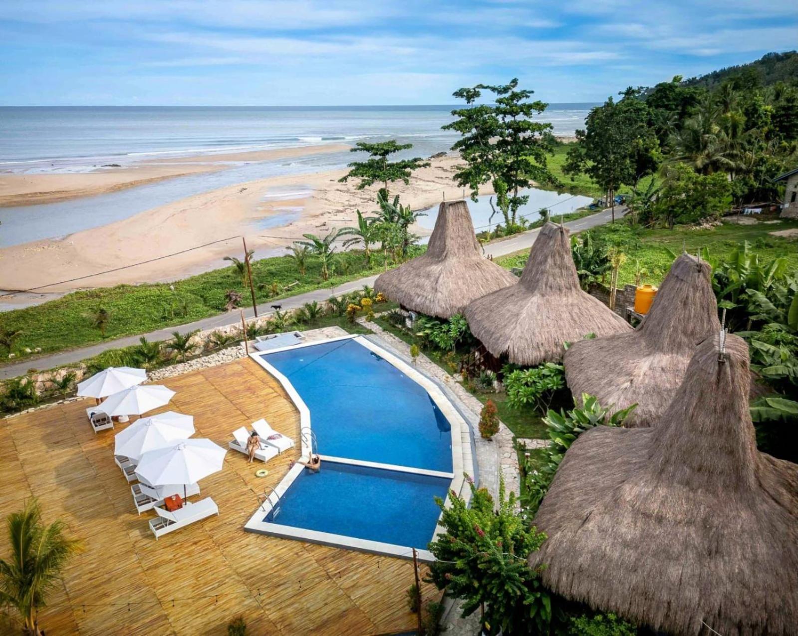 Three Queen Villa And Homestay Waikabubak Eksteriør bilde