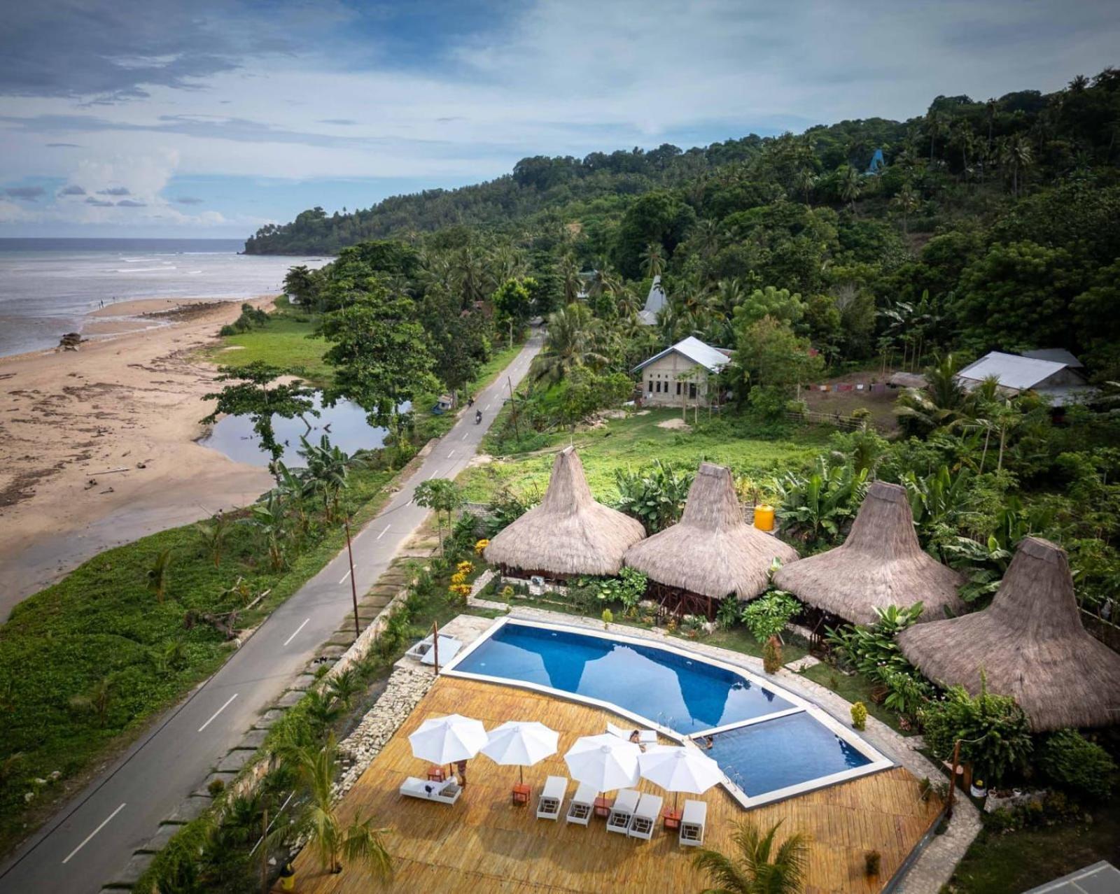 Three Queen Villa And Homestay Waikabubak Eksteriør bilde